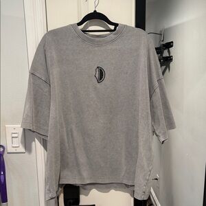 Gray Short Sleeve Men’s Tee with Minimal Embroidery